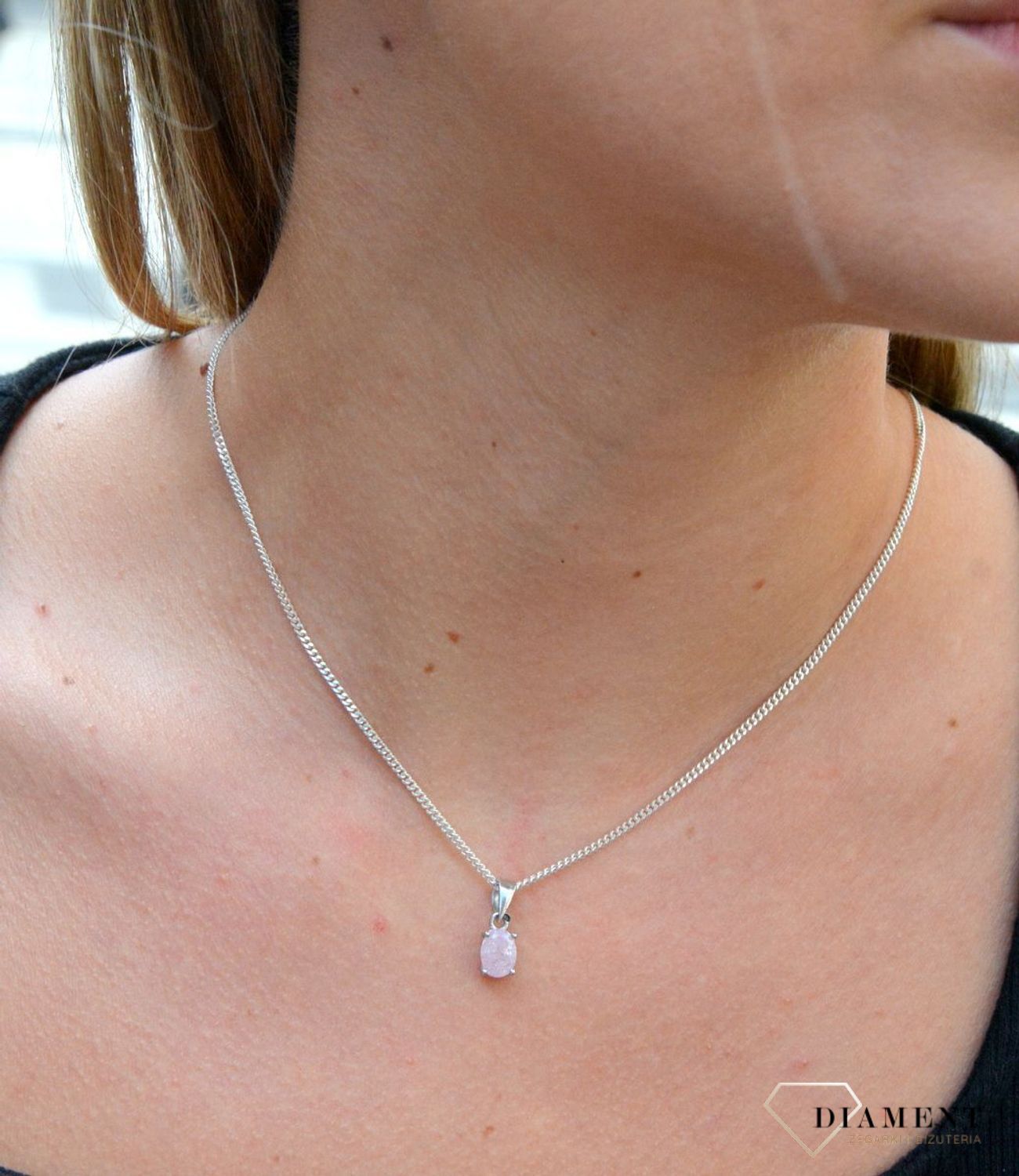 Zawieszka srebrna z Kwarcem Różowym DIA-ZAW-6699-925. Zawieszka srebrna damska. Zawieszka srebrna z kryształkiem. Zawieszka srebrna różowa. Zawieszka idealna na co dzień. Idealny pomysł na prezent.jpg