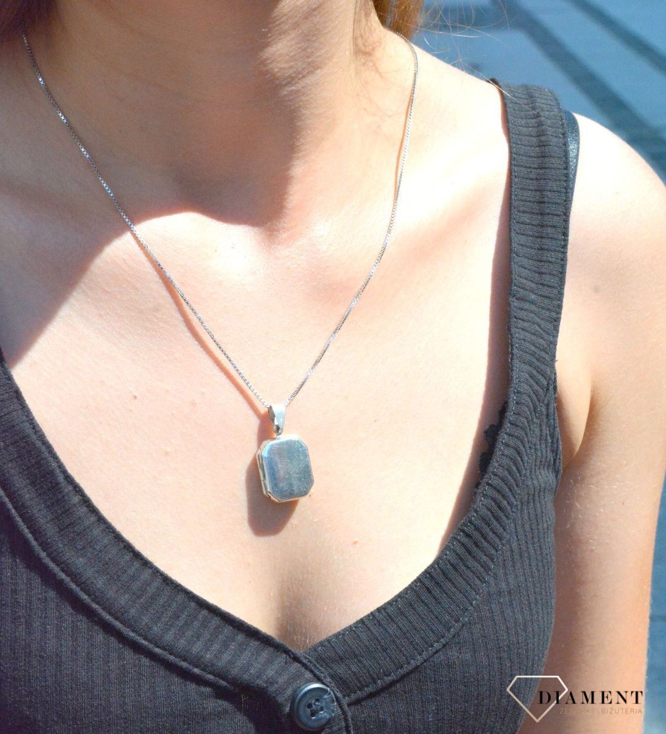 Zawieszka srebrna otwierana Puzderko z miejscem na zdjęcia DIA-ZAW-6705-925. Zawieszka srebrna damska. Puzderko srebrne. Otwierana zawieszka srebrna. Idealna zawieszka srebrna na prezent dla mamy, babci. Pamiątka na zdjęcia..jpg