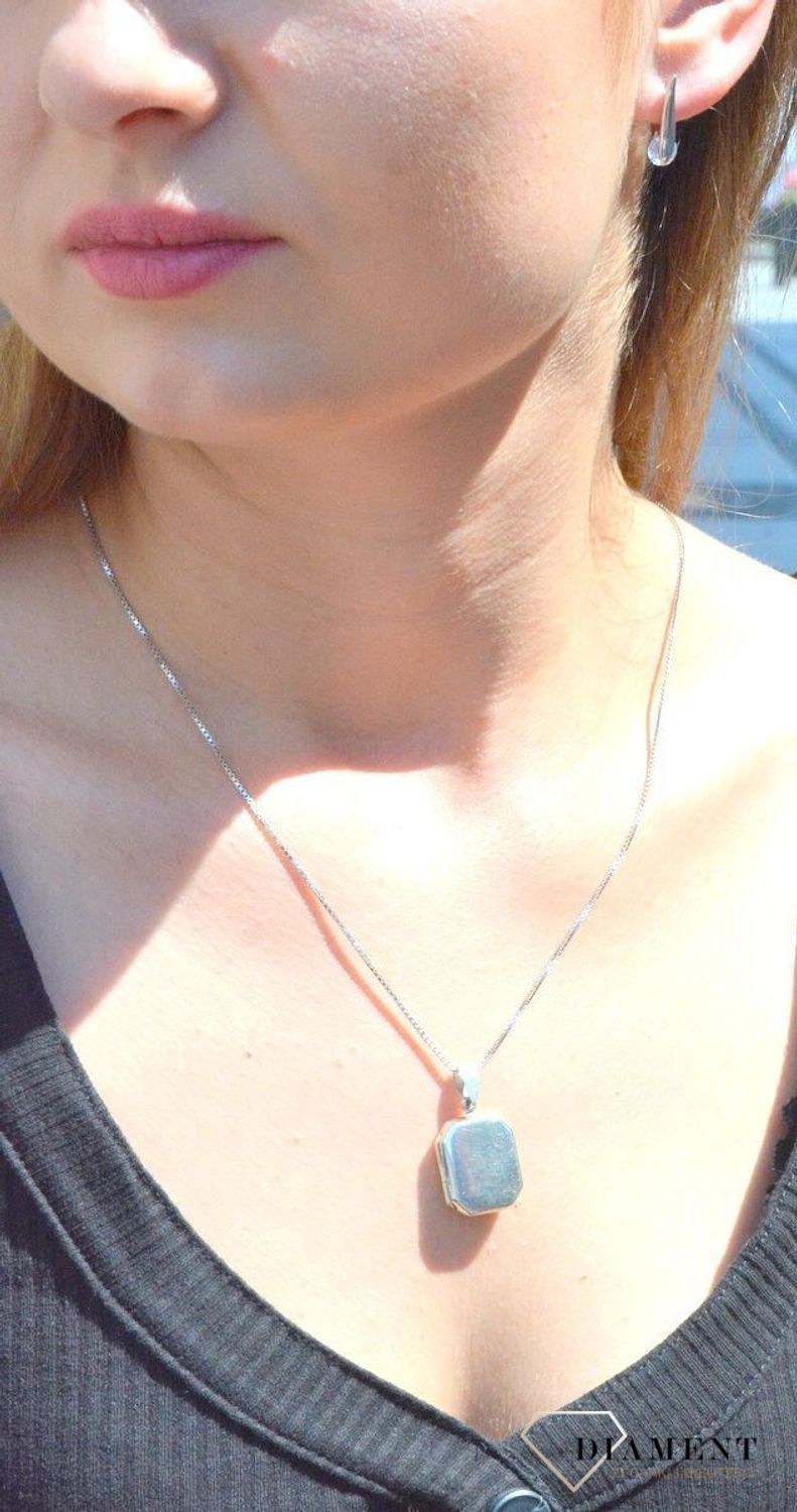 Zawieszka srebrna otwierana Puzderko z miejscem na zdjęcia DIA-ZAW-6705-925. Zawieszka srebrna damska. Puzderko srebrne. Otwierana zawieszka srebrna. Idealna zawieszka srebrna na prezent dla mamy, babci. Pamiątka na zdjęcia..jpg