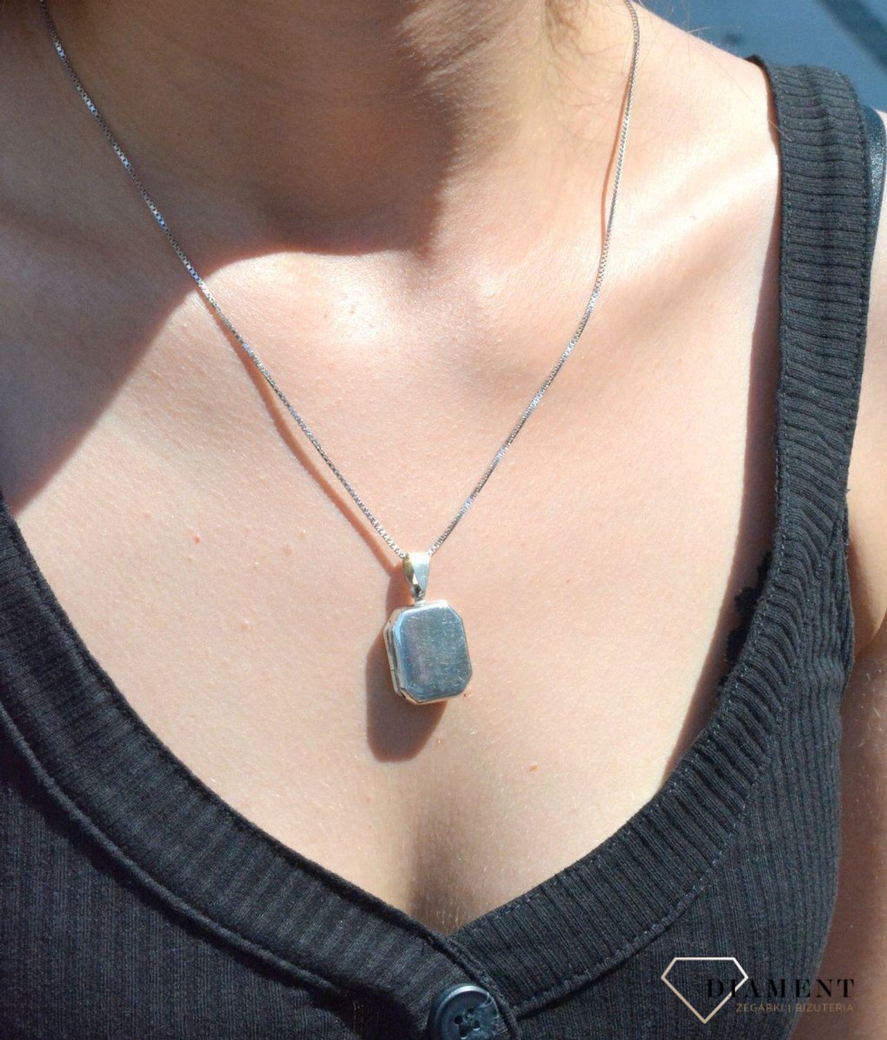 Zawieszka srebrna otwierana Puzderko z miejscem na zdjęcia DIA-ZAW-6705-925. Zawieszka srebrna damska. Puzderko srebrne. Otwierana zawieszka srebrna. Idealna zawieszka srebrna na prezent dla mamy, babci. Pamiątka na zdjęcia..jpg