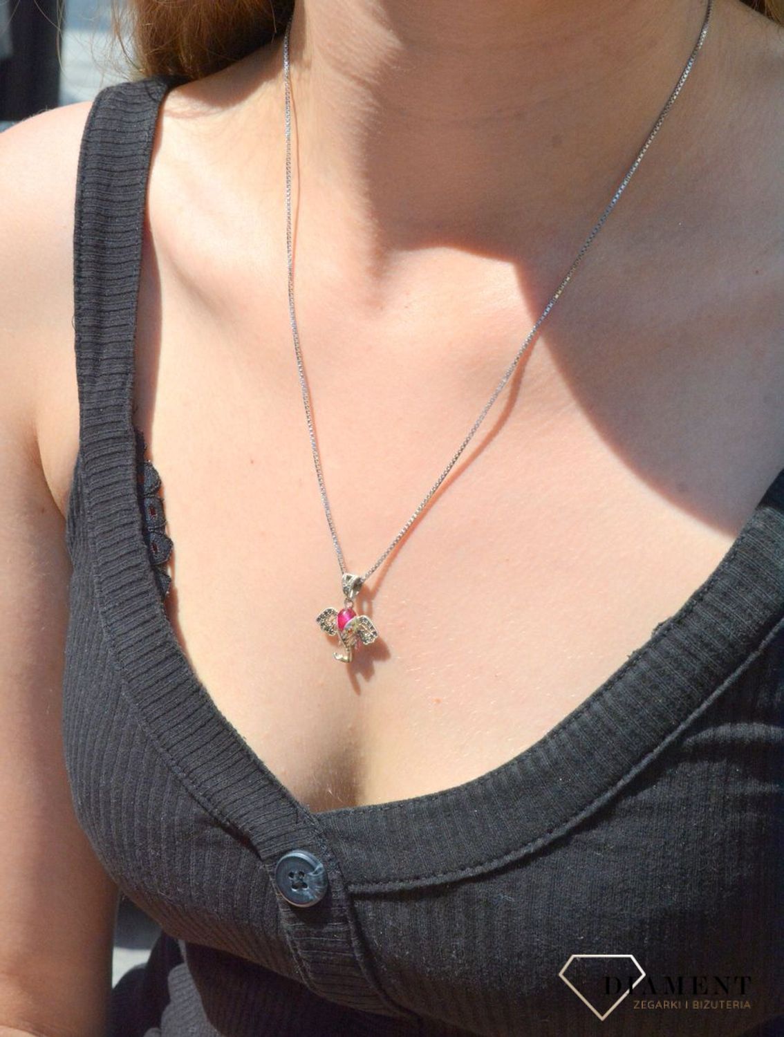 Zawieszka srebrna Słonik z markazytami DIA-ZAW-6807-925. Zawieszka srebrna z markazytami. zawieszka srebrna słonik. Zawieszka srebrna z cyrkoniami. Zawieszka srebrna do każdego łańcuszka. Idealna zawieszka srebrna na prezent..jpg