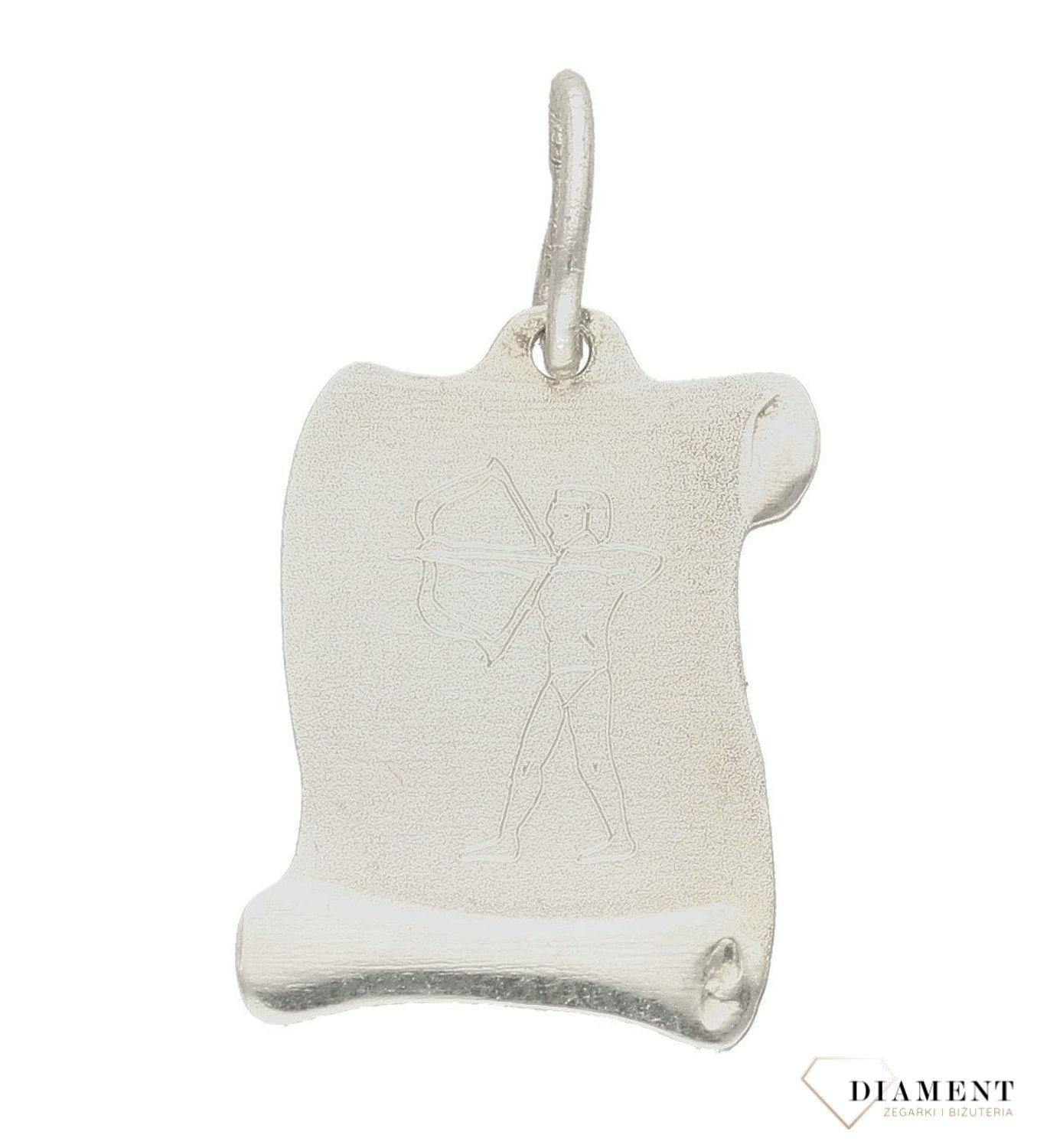 Srebrna zawieszka z symbolem znaku zodiaku - STRZELEC. Zodiakalne strzelce to osoby urodzone w dniach 22 listopada - 21 grudnia. Zodiakalny Strzelec to osoba, w której ścierają się dwie sfery - duchowa i fi.jpg
