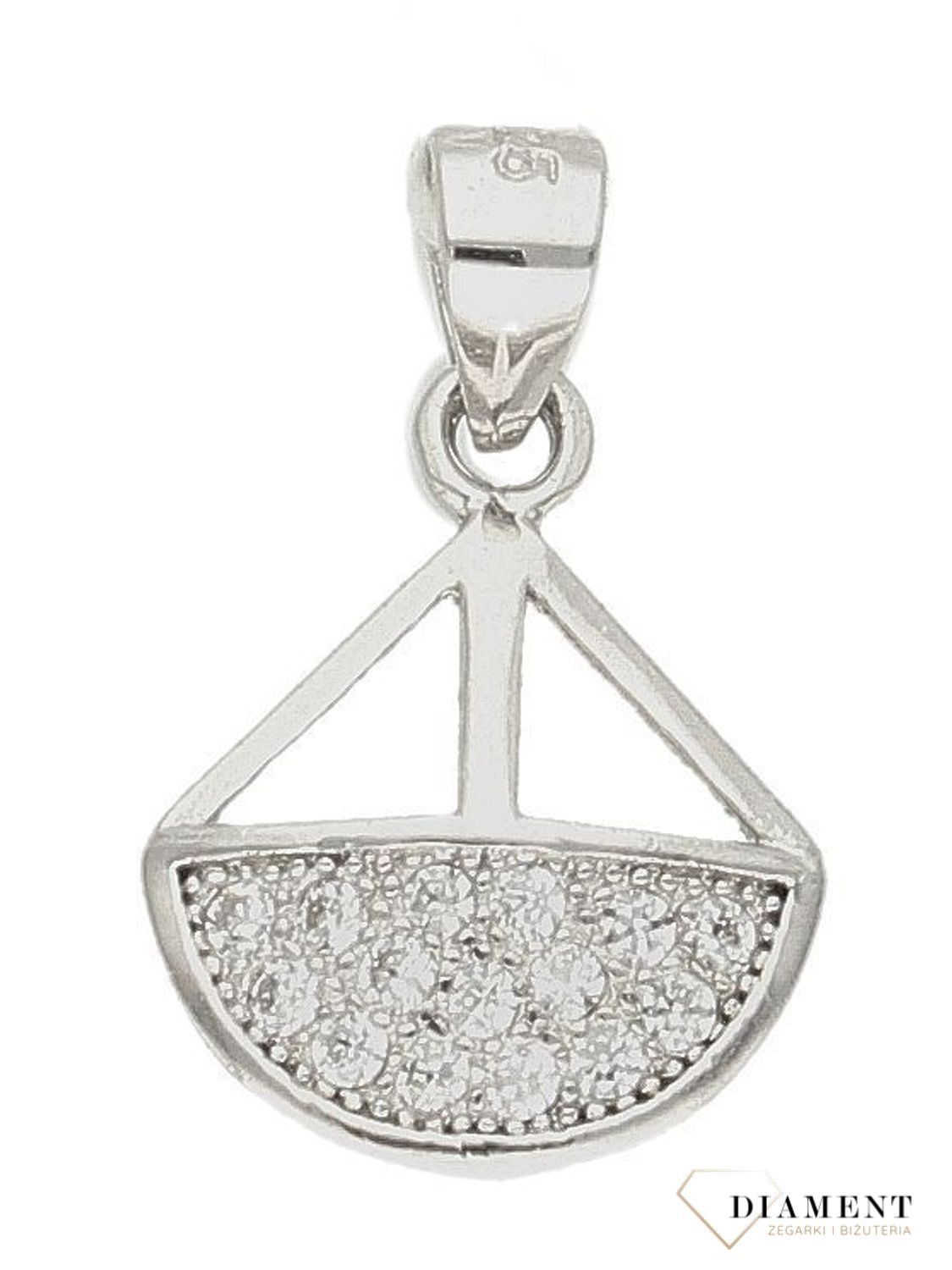 Srebrna zawieszka wzór łódeczka z cyrkoniami DIA-ZAW-6935-925v.jpg