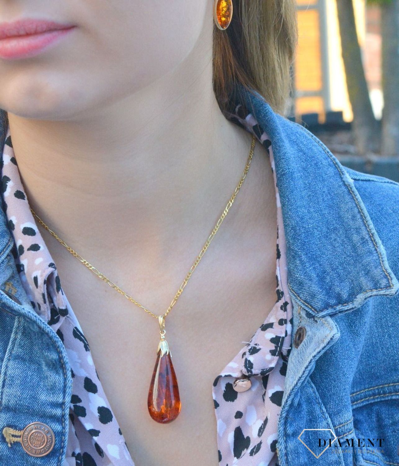 Złota zawieszka 585 z bursztynem bałtyckim sopelek DIA-ZAW-6995-585.   Złota zawieszka z bursztynem bałtyckim. Złota zawieszka z bursztynem. Złota zawieszka idealna na prezent. Złota zawieszka z bursztynem na prezent dla mamy,.jpg