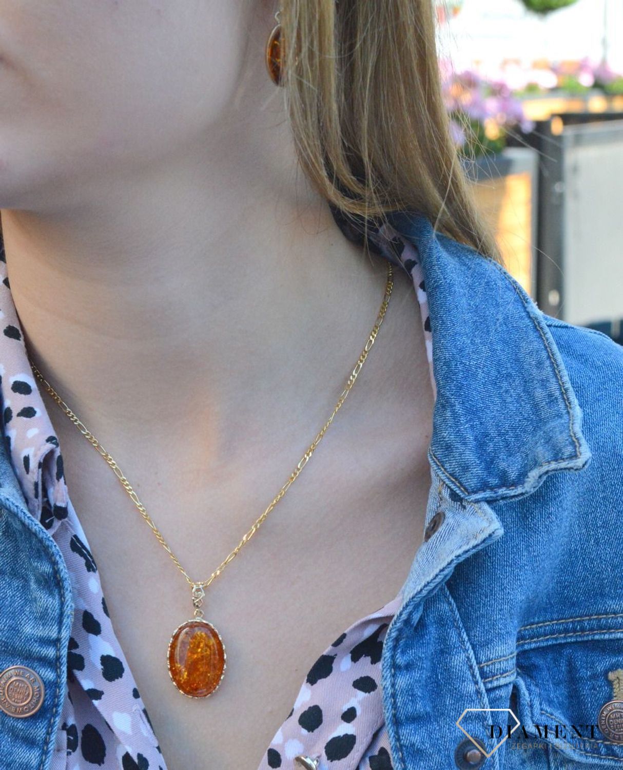 Złota zawieszka 585 z bursztynem bałtyckim DIA-ZAW-6996-585.  Złota zawieszka z bursztynem bałtyckim. Złota zawieszka z bursztynem. Złota zawieszka idealna na prezent. Złota zawieszka z bursztynem na prezent dla mamy, siostry.jpg