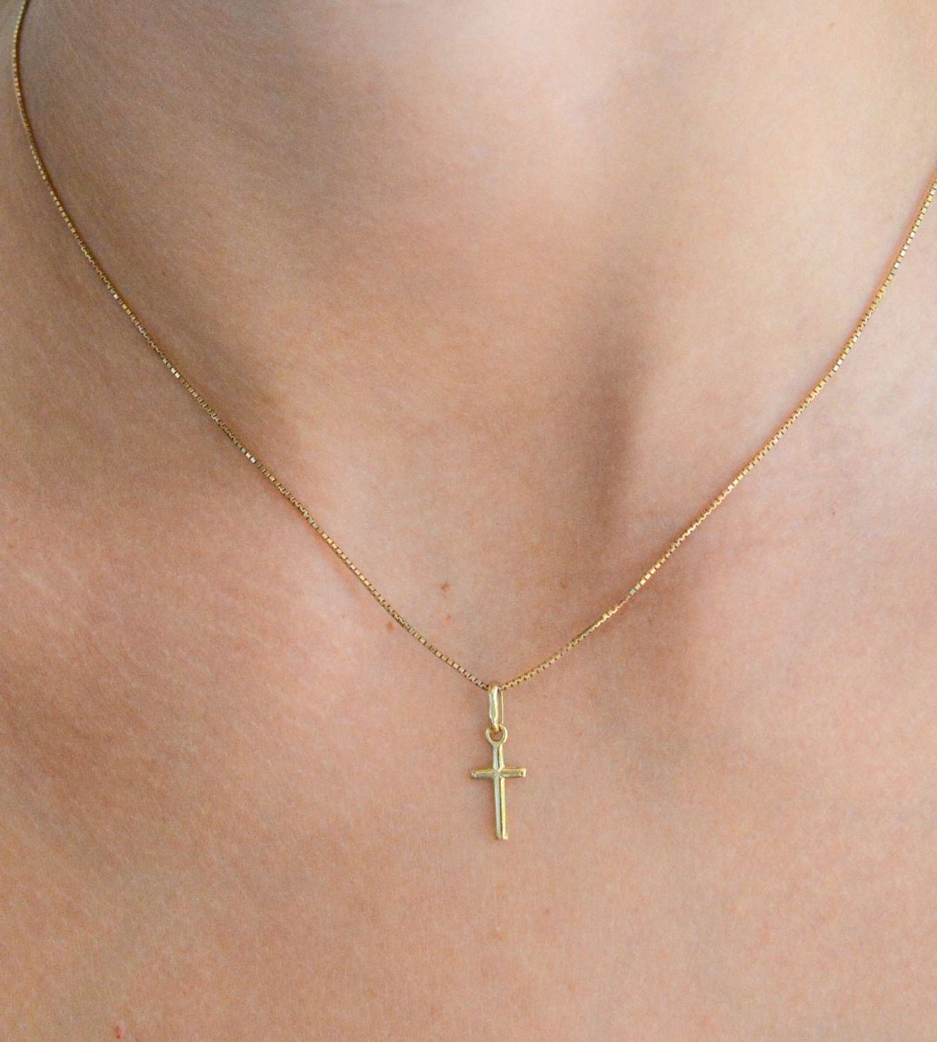 Zawieszka na łańcuszek 'malutki krzyżyk' DIA-ZAW-7004-585.jpg