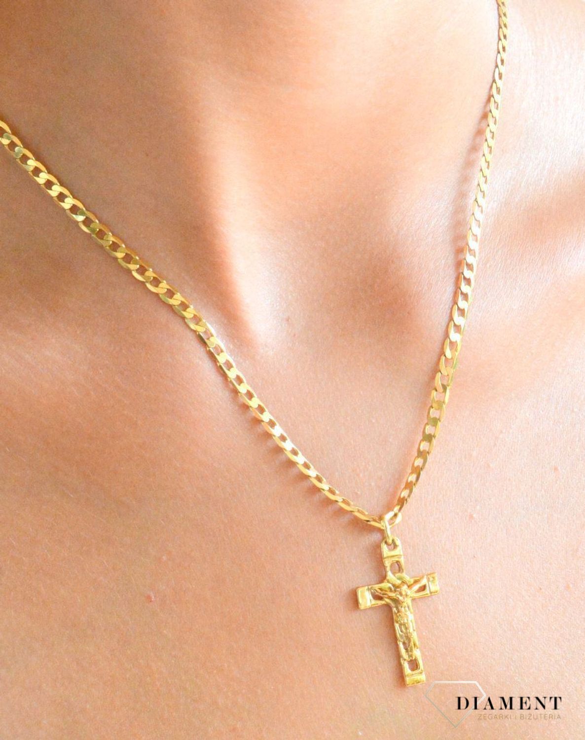 Złota zawieszka krzyżyk 585 z wizerunkiem Jezusa DIA-ZAW-7016-585.jpg