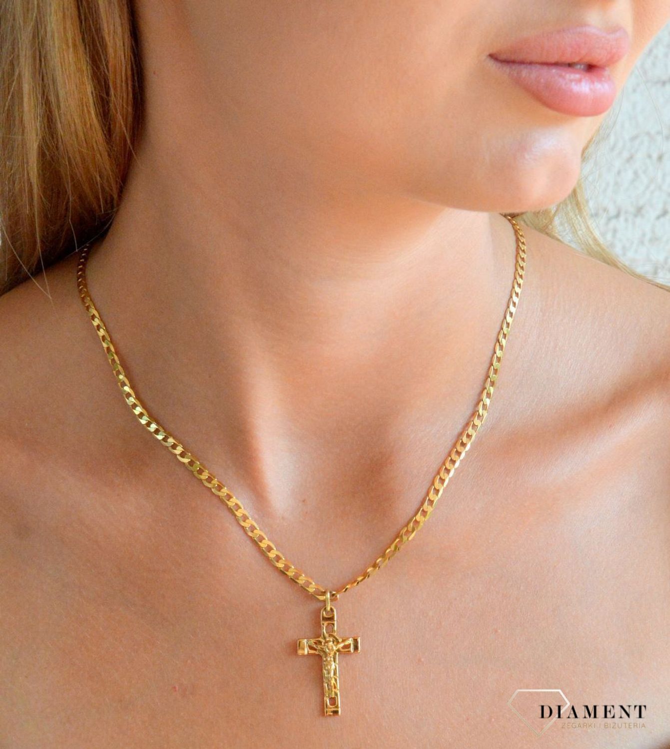 Złota zawieszka krzyżyk 585 z wizerunkiem Jezusa DIA-ZAW-7016-585.jpg