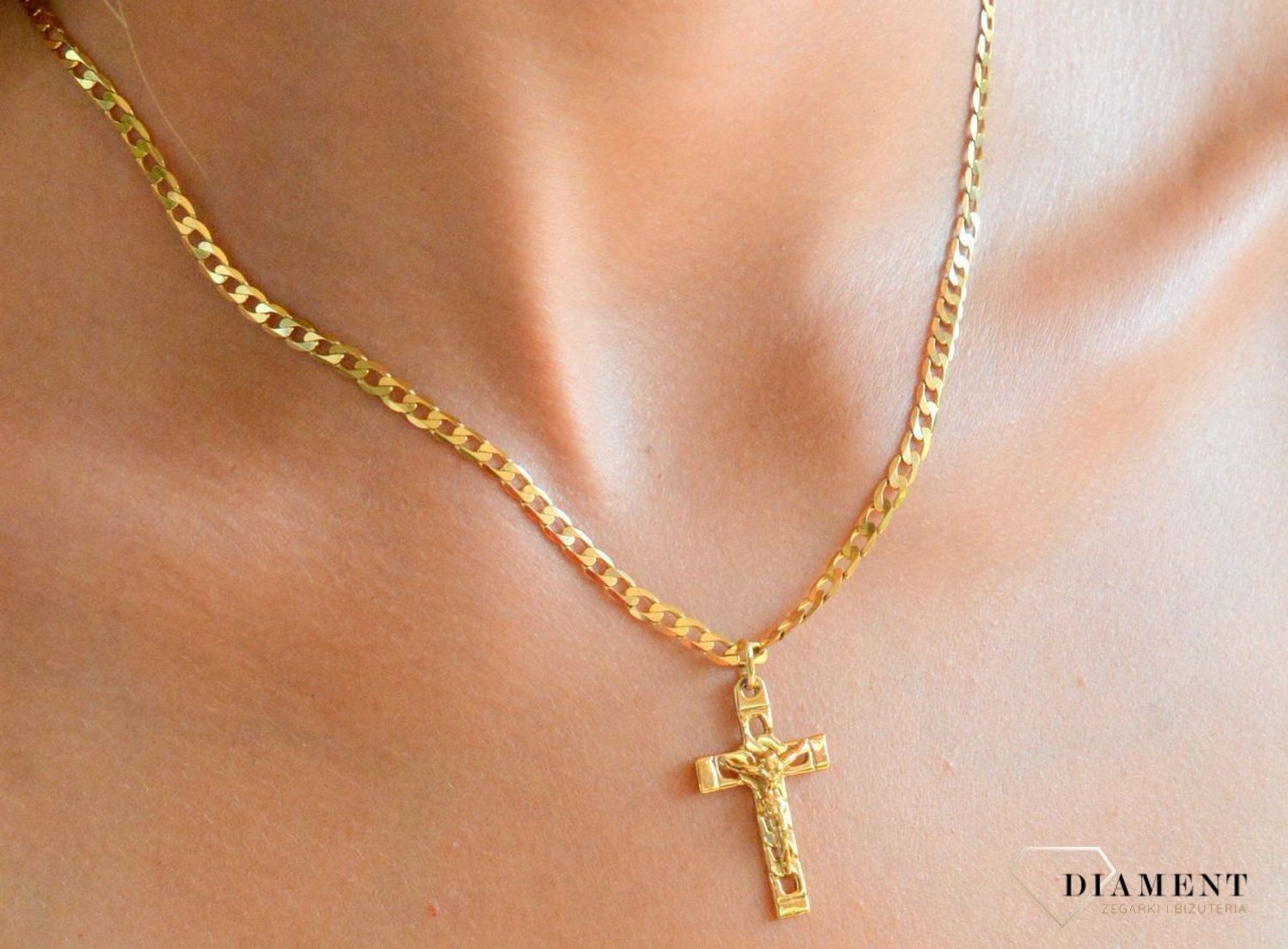 Złota zawieszka krzyżyk 585 z wizerunkiem Jezusa DIA-ZAW-7016-585.jpg