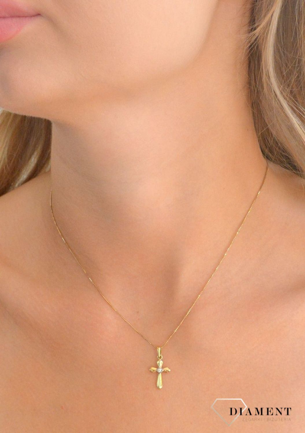 Zawieszka złota Krzyżyk 585 z cyrkonią DIA-ZAW-7019-585.jpg