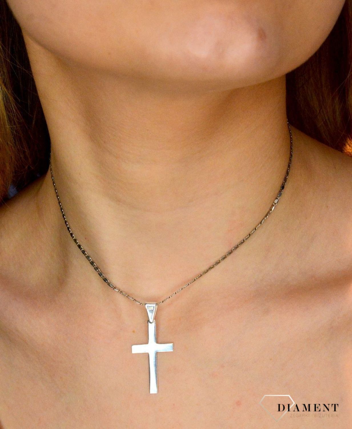 Srebrna zawieszka Krzyżyk 3 cm DIA-ZAW-71104-925. W naszej ofercie dostępne są łańcuszki, które razem z subtelnym wisiorkiem stanowią idealne zestawienie na każdą okazję. Waga około 2,40 gram. Długość krzyżyka wynosi 3 cm.jpg