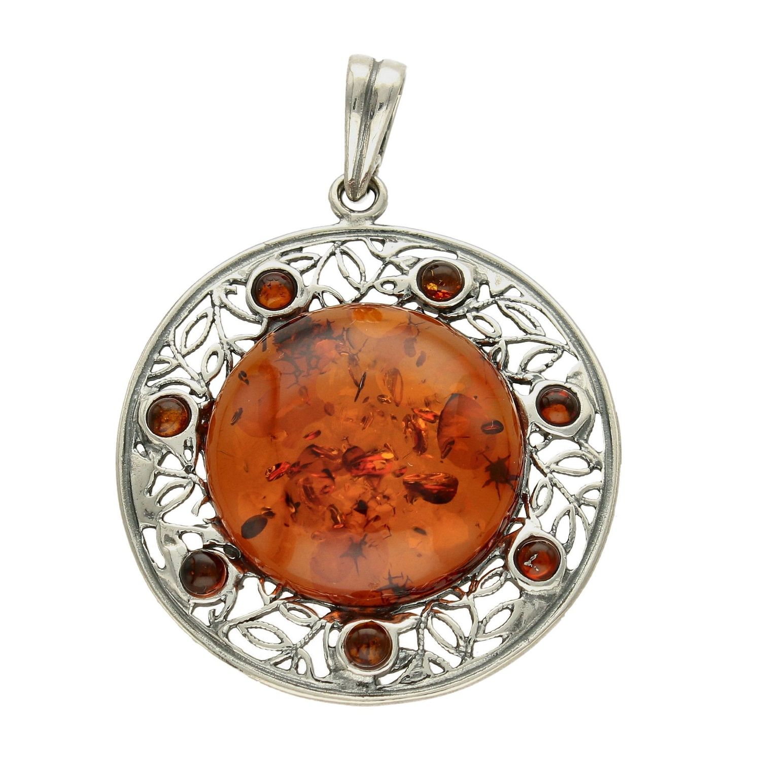 Zawieszka srebrna w okrągłym kształcie z bursztynem  DIA-ZAW-7122-925. Bursztyn wprawiono w najwyższej jakości srebro o próbie 925, kruszec od wielu setek lat symbolizujący głębię emocjonalną, duchowość i żeńską energię.jpg