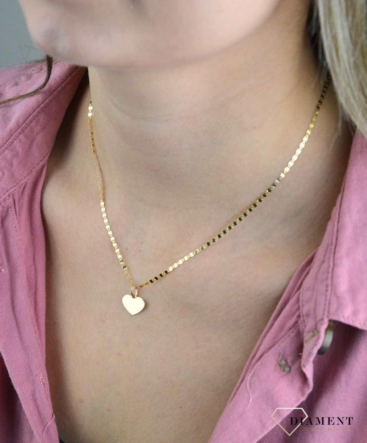 Złota zawieszka 585 serce płaska blaszka DIA-ZAW-7850-585.  Piękny, złoty wisiorek o ciekawym wzorze z motywem serca wykonana z żółtego i białego 14-karatowego złota z wysokiej próby 585. Ta zawieszka będzie idealną ozdobą zar.jpg