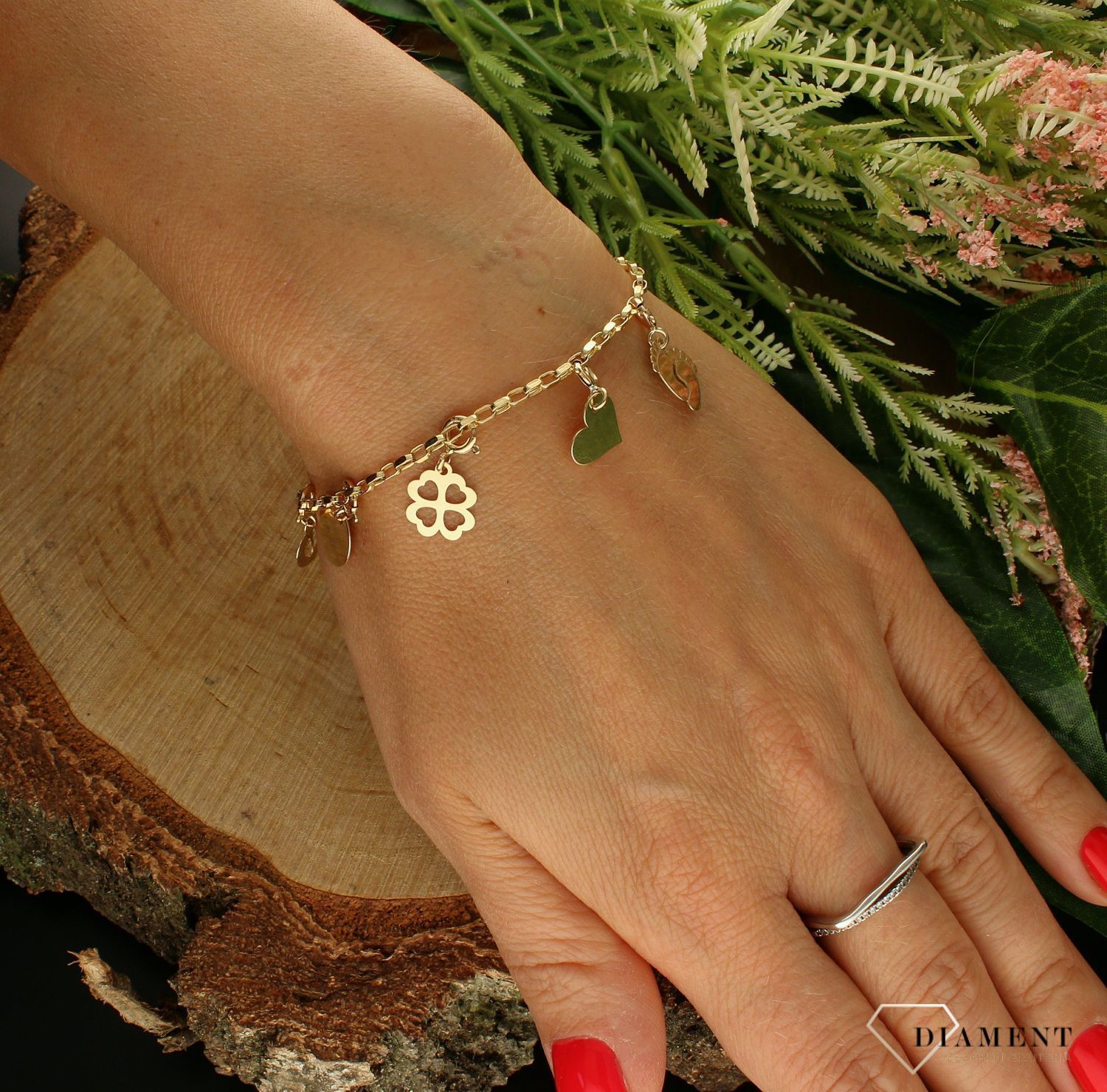 Złota zawieszka 585 kółeczko gładkie charms DIA-ZAW-7851-585.  Złota zawieszka wykonana z próby złota 585 w kształcie płaskiego kółeczka, płaska blaszka do graweru. Tak skomponowany olśniewający wisiorek złoty o wyjątkowym wz.jpg