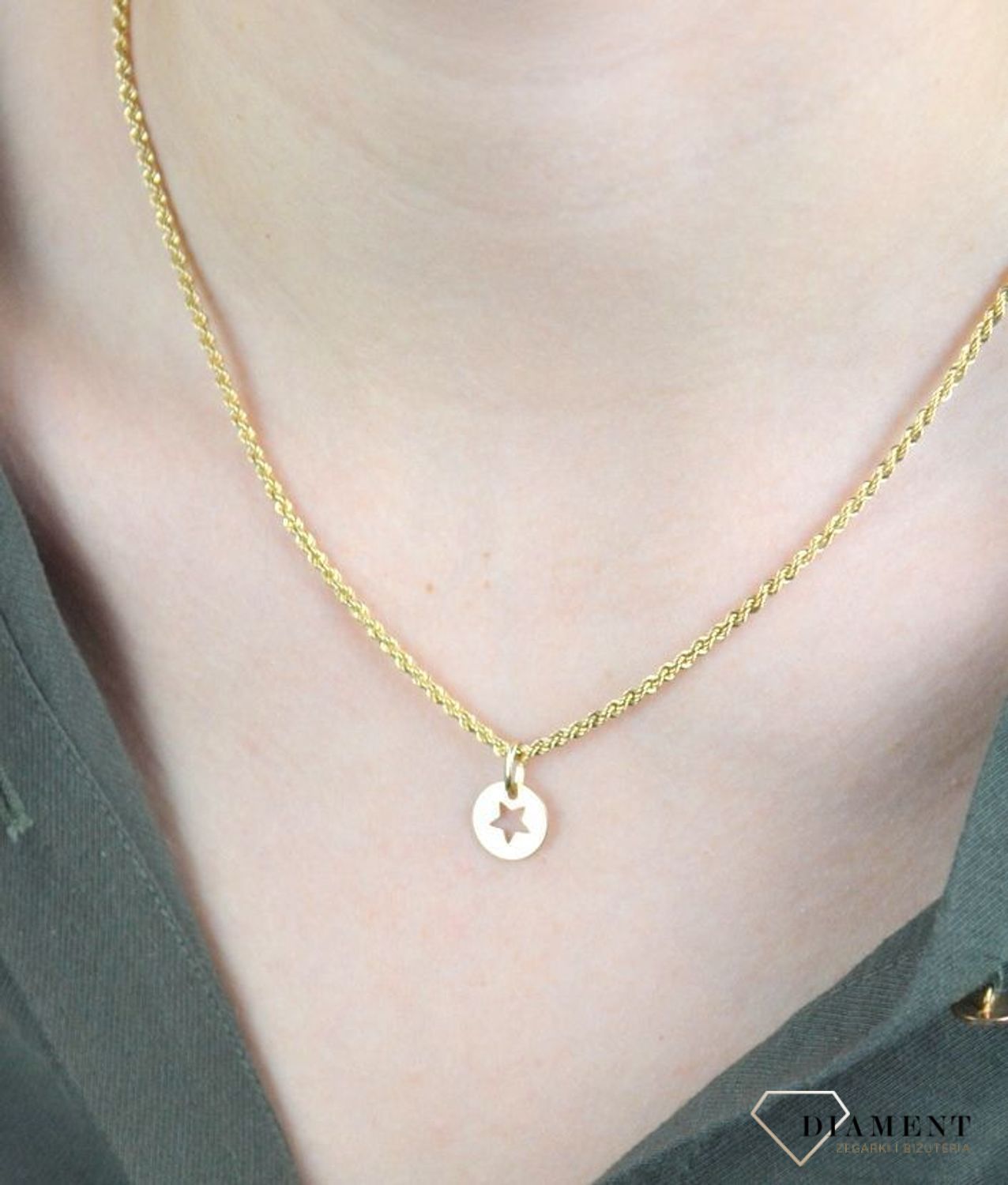 Złota zawieszka 585 kółeczko z gwiazdką DIA-ZAW-8076-585. Wisiorek to bardzo symboliczny model biżuterii. Wisiorek ten to idealny pomysł na prezent, którym wyjawimy swoje uczucia. Złoto jest metalem szlachetnym znanym i kocha.jpg