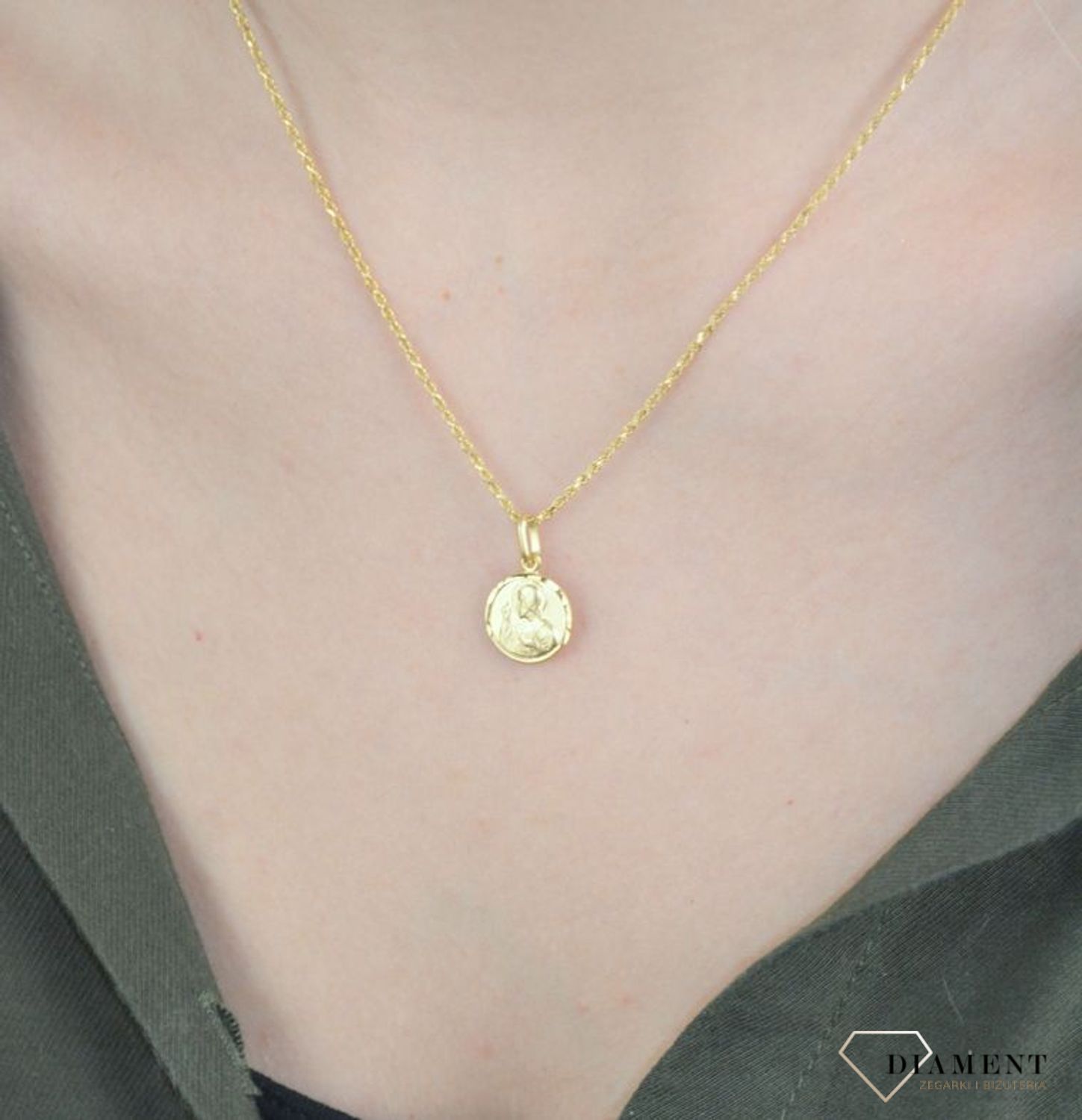 Złota zawieszka 585 okrągły medalik dwustronny  DIA-ZAW-8080-585.. Zawieszka wykonana ze złota próby 585. Piękna biżuteria o bogatej symbolice religijnej. Oryginalna forma delikatnej zawieszki ujmuje kunsztem i precyzją wyko.jpg
