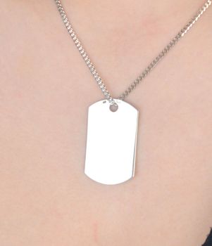 Elegancka zawieszka srebrna blaszka próby 925, model DIA-ZAW-83263-925. Waga 5,20 g, długość 3,7 cm, szerokość 2,3 cm. Idealna do personalizacji grawerem – prosty, nowoczesny design (1).JPG
