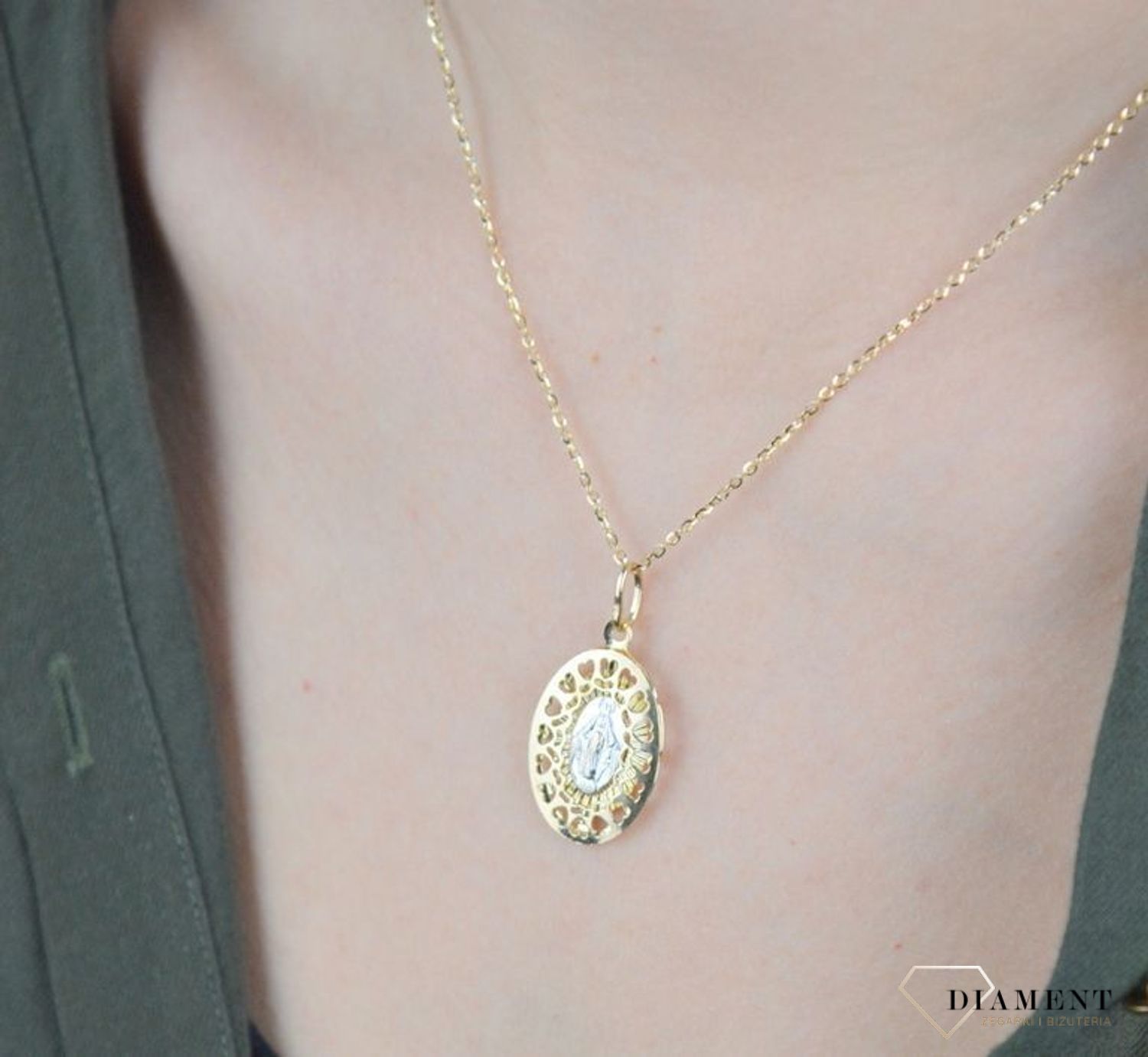 Złota zawieszka 585 owalny medalik z serduszkami Maryja Niepokalana DIA-ZAW-8590-585 Wyjątkowa biżuteria sprawdzi się idealnie jako prezent i upamiętnienie takich chwil jak Pierwsza Komunia, Chrzest czy Bierzmowanie. Waga około 2,14.jpg