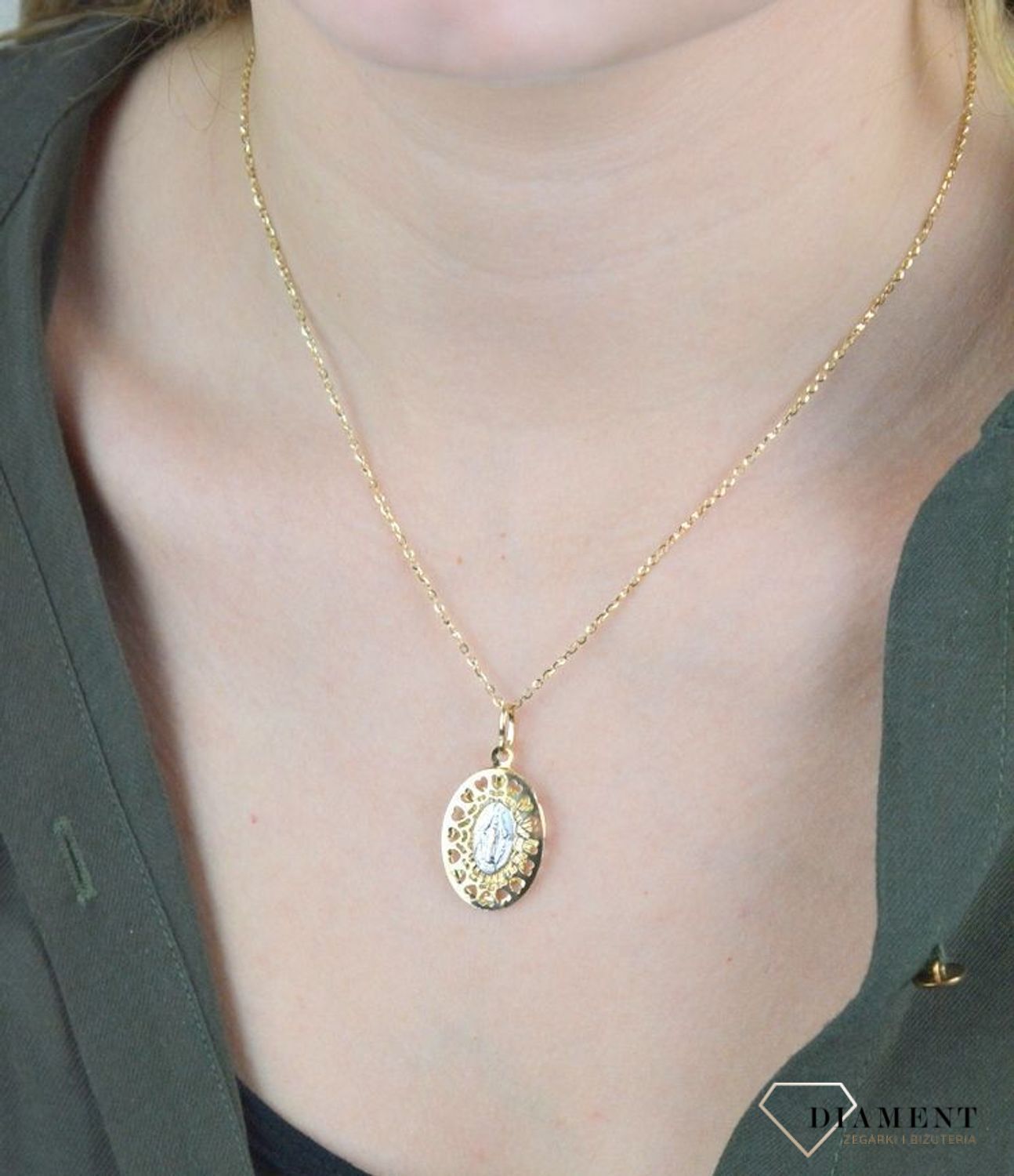 Złota zawieszka 585 owalny medalik z serduszkami Maryja Niepokalana DIA-ZAW-8590-585 Wyjątkowa biżuteria sprawdzi się idealnie jako prezent i upamiętnienie takich chwil jak Pierwsza Komunia, Chrzest czy Bierzmowanie. Waga około 2,14.jpg