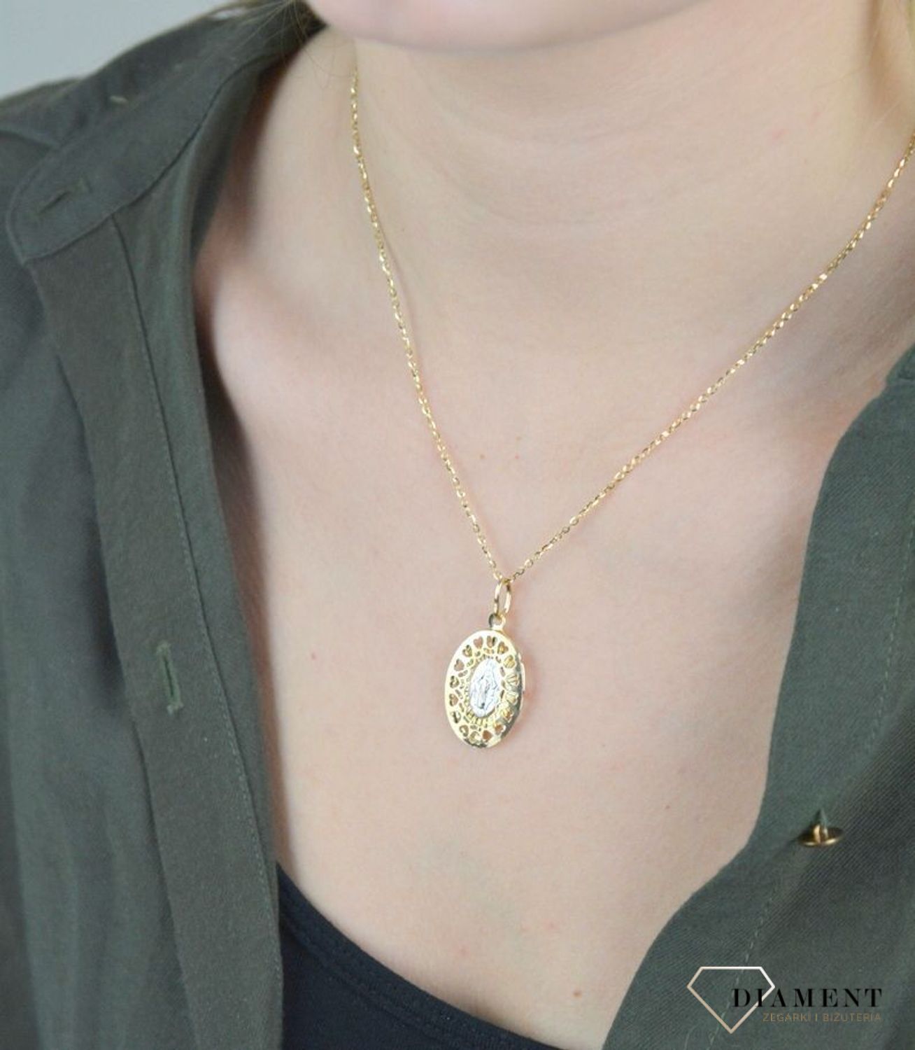 Złota zawieszka 585 owalny medalik z serduszkami Maryja Niepokalana DIA-ZAW-8590-585 Wyjątkowa biżuteria sprawdzi się idealnie jako prezent i upamiętnienie takich chwil jak Pierwsza Komunia, Chrzest czy Bierzmowanie. Waga około 2,14.jpg