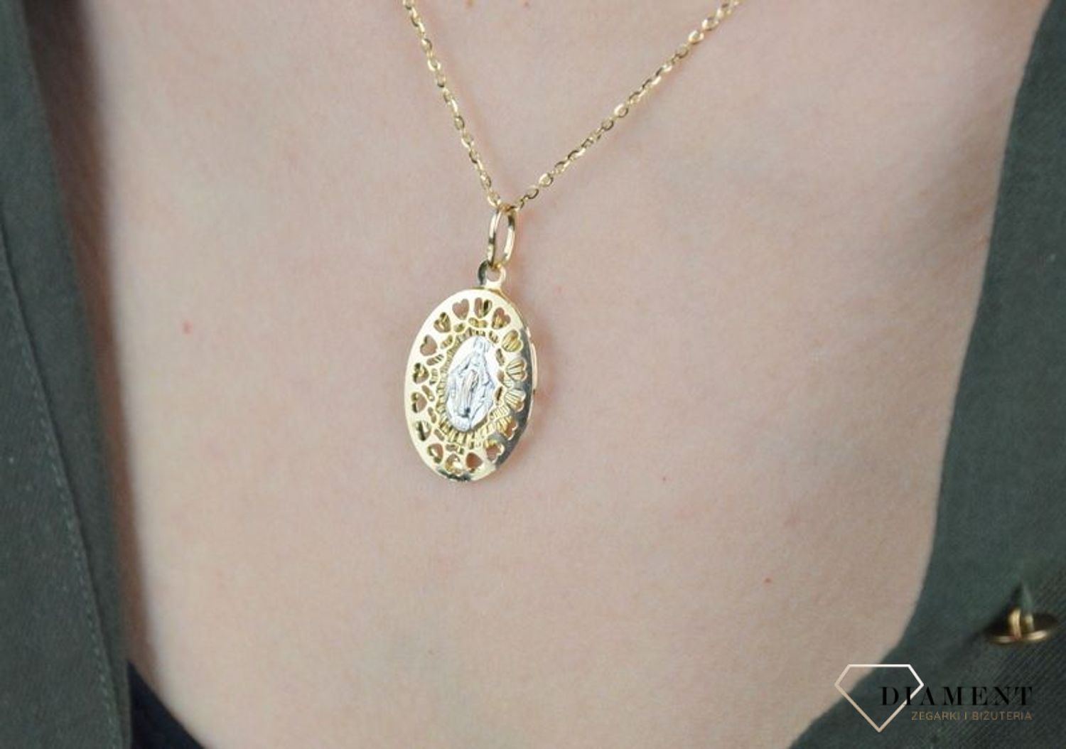 Złota zawieszka 585 owalny medalik z serduszkami Maryja Niepokalana DIA-ZAW-8590-585 Wyjątkowa biżuteria sprawdzi się idealnie jako prezent i upamiętnienie takich chwil jak Pierwsza Komunia, Chrzest czy Bierzmowanie. Waga około 2,14.jpg
