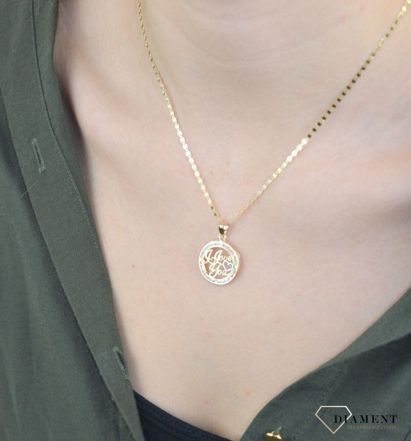 Złota zawieszka 585 kółeczko z napisem I Love You DIA-ZAW-8595-585. Złoty wisiorek w kształcie kółeczka z napisem I love you.  Wisiorek ten to idealny pomysł na prezent, którym wyjawimy swoje uczucia. Złoto jest metalem szlachetnym zn.jpg
