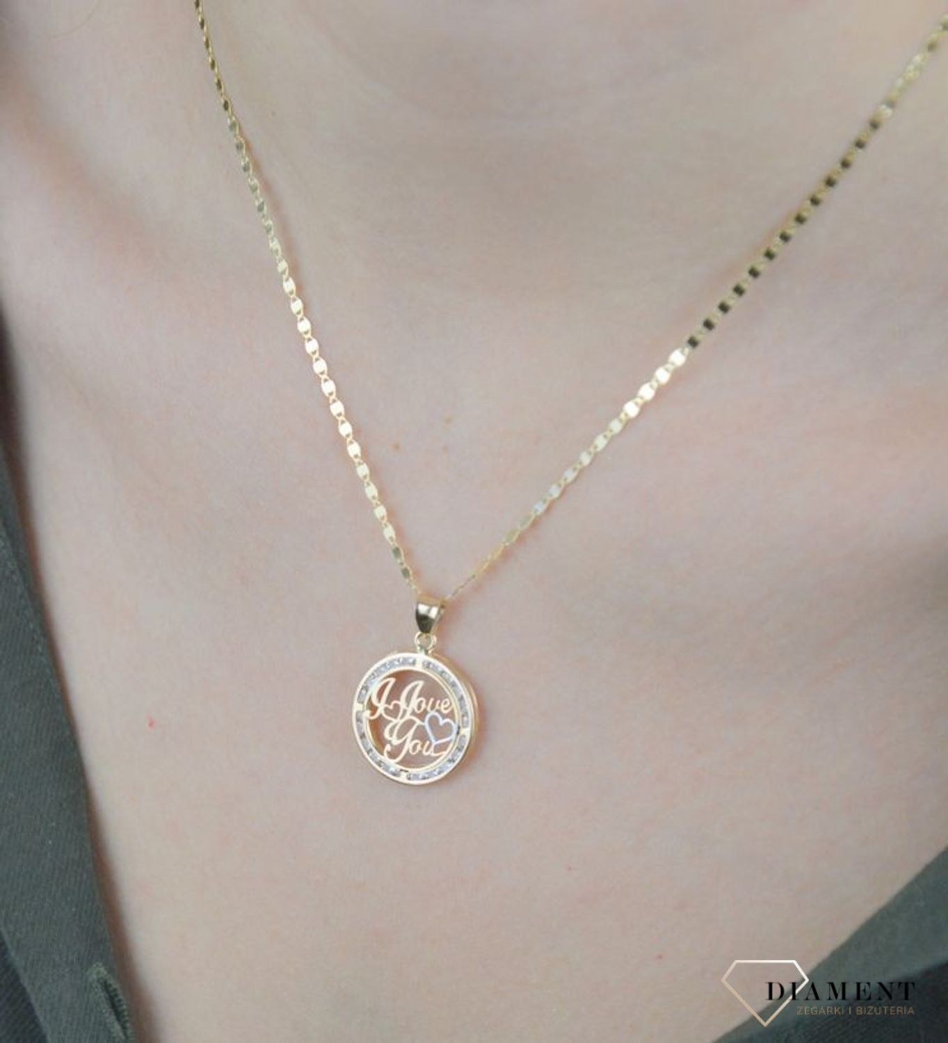 Złota zawieszka 585 kółeczko z napisem I Love You DIA-ZAW-8595-585. Złoty wisiorek w kształcie kółeczka z napisem I love you.  Wisiorek ten to idealny pomysł na prezent, którym wyjawimy swoje uczucia. Złoto jest metalem szlachetnym zn.jpg