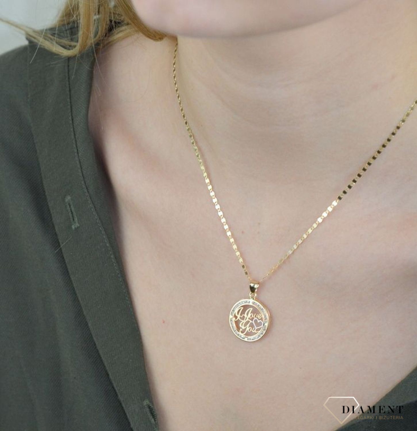 Złota zawieszka 585 kółeczko z napisem I Love You DIA-ZAW-8595-585. Złoty wisiorek w kształcie kółeczka z napisem I love you.  Wisiorek ten to idealny pomysł na prezent, którym wyjawimy swoje uczucia. Złoto jest metalem szlachetnym zn.jpg