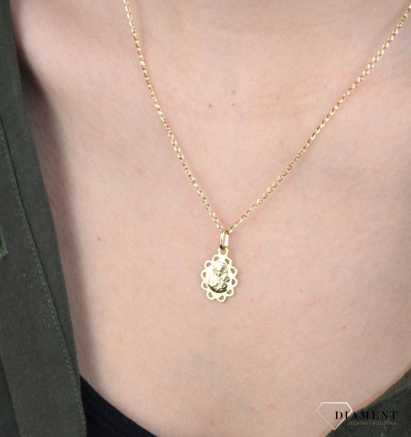 Złota zawieszka medalik 585 z Matką Boską Częstochowską DIA-ZAW-8597-585. Złota zawieszka medalik 585 z Matką Boską Częstochowską. Złoty medalik został wykonany z najwyższej jakości 14 – karatowego żółtego złota. Delikatny wisio.jpg