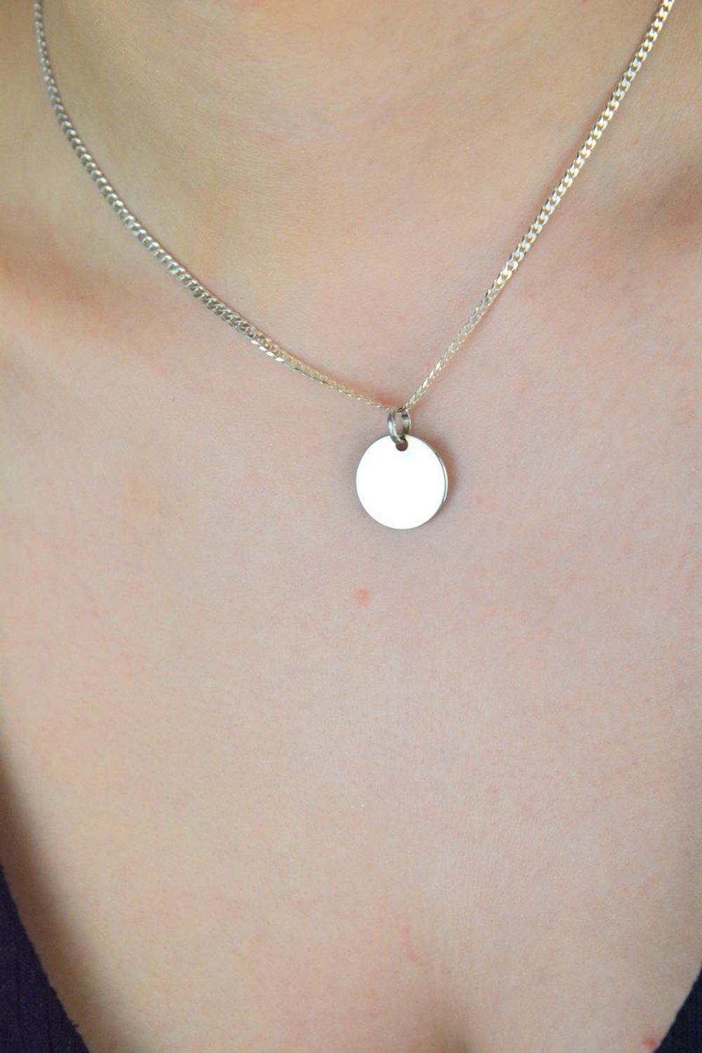 zawieszka srebrna kółko, zawieszka do graweru, pełne kółko srebro 925, DIA-ZAW-8654-925, zawieszka personalizowana, minimalistyczna biżuteria srebrna, prezent z grawerem, srebro próby 925.jpg