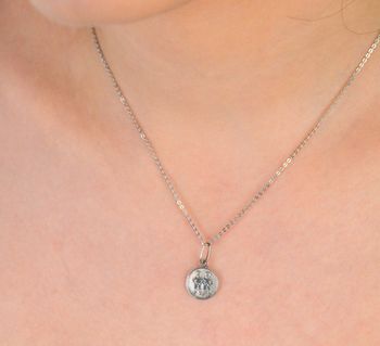 Zawieszka srebrna próba 925 znak zodiaku bliźnięta DIA-ZAW-8663-925 Zawieszka z symbolem znaku zodiaku Bliźnięta to nie tylko biżuteria – to osobisty talizman, który podkreśla Twoją unikalność (2).JPG