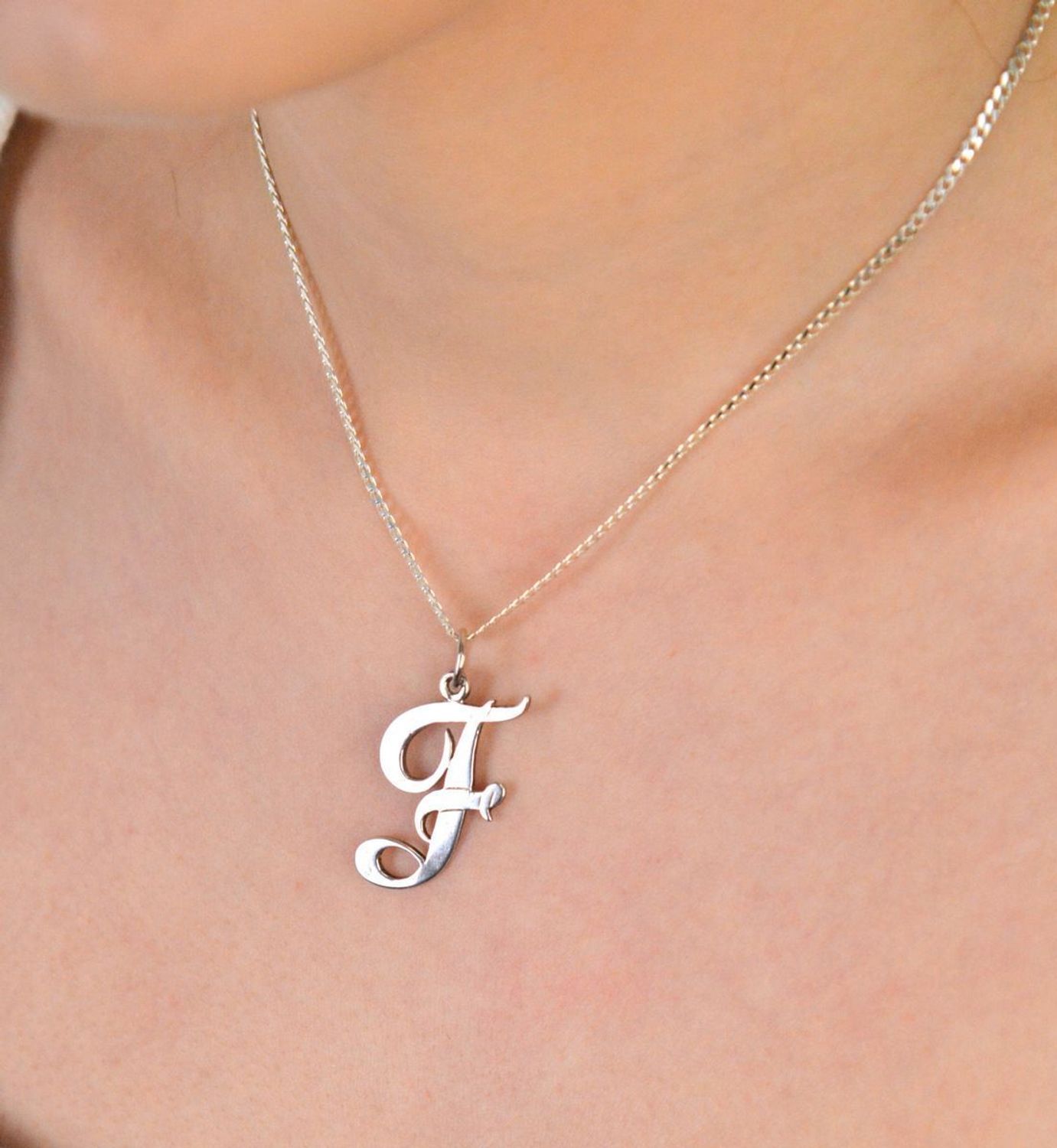 Zawieszka  srebrna próba 925 literka F DIA-ZAW-8664-F-925 1.jpg