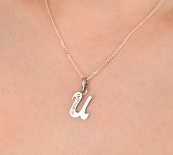 Zawieszka srebrna literka U zdobiona cyrkoniami próba 925, DIA-ZAW-8671-U-925 Zawieszka srebrna w kształcie literki „U” ozdobiona cyrkoniami to elegancki i subtelny element biżuterii, (3).JPG