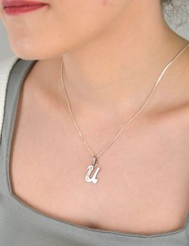 Zawieszka srebrna literka U zdobiona cyrkoniami próba 925, DIA-ZAW-8671-U-925 Zawieszka srebrna w kształcie literki „U” ozdobiona cyrkoniami to elegancki i subtelny element biżuterii, (4).JPG