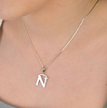 Zawieszka srebrna próba 925, literka N DIA-ZAW-8672-N-925 Elegancka zawieszka wykonana z wysokiej jakości srebra próby 925, w kształcie literki N (2).JPG