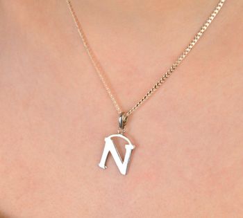 Zawieszka srebrna próba 925, literka N DIA-ZAW-8672-N-925 Elegancka zawieszka wykonana z wysokiej jakości srebra próby 925, w kształcie literki N (3).JPG