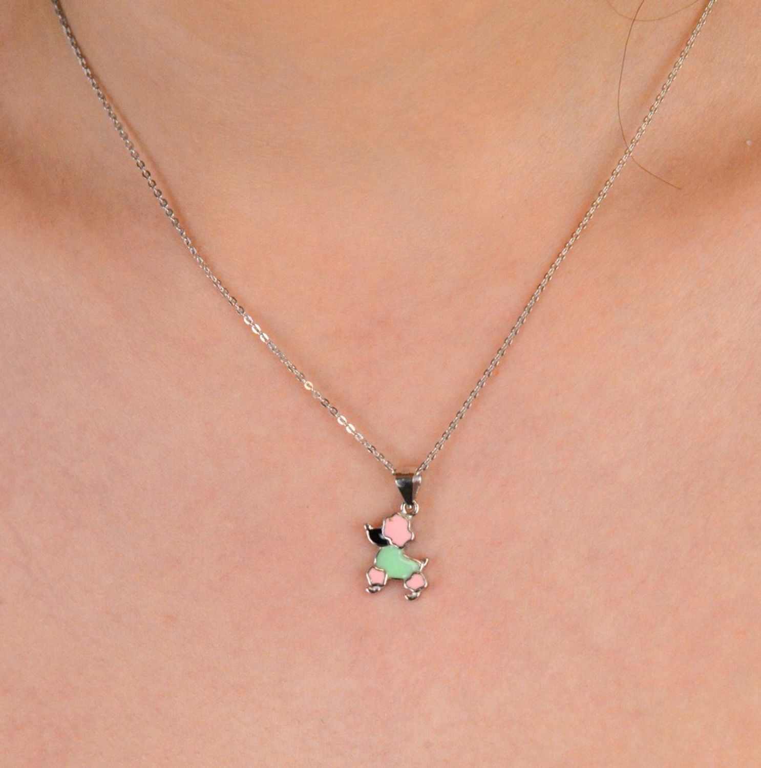 Zawieszka srebrna próba 925 pudelek z emalią dziecięca DIA-ZAW-8694-925 Urocza zawieszka dziecięca w kształcie pieska to idealny wybór na prezent dla maluszka z okazji narodzin, chrztu 1.jpg