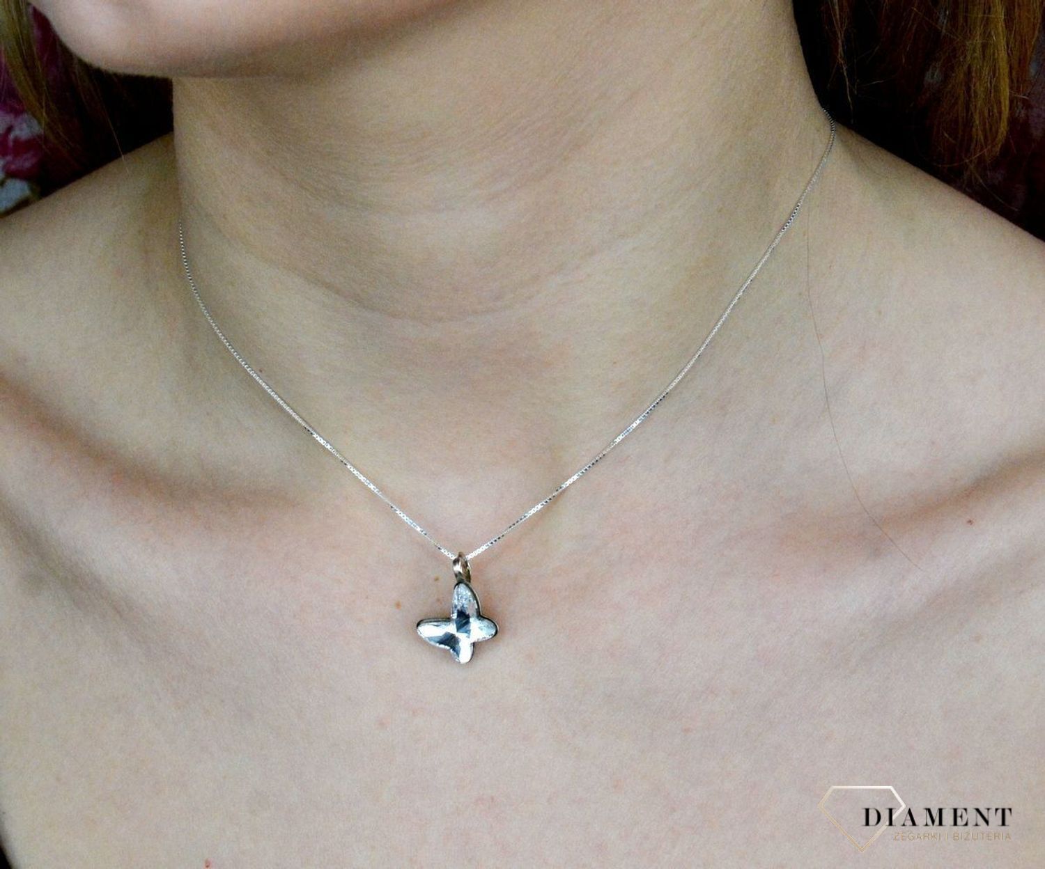 Srebrna zawieszka w kształcie motyla wypełniona cyrkonią DIA-ZAW-8702-925.jpg