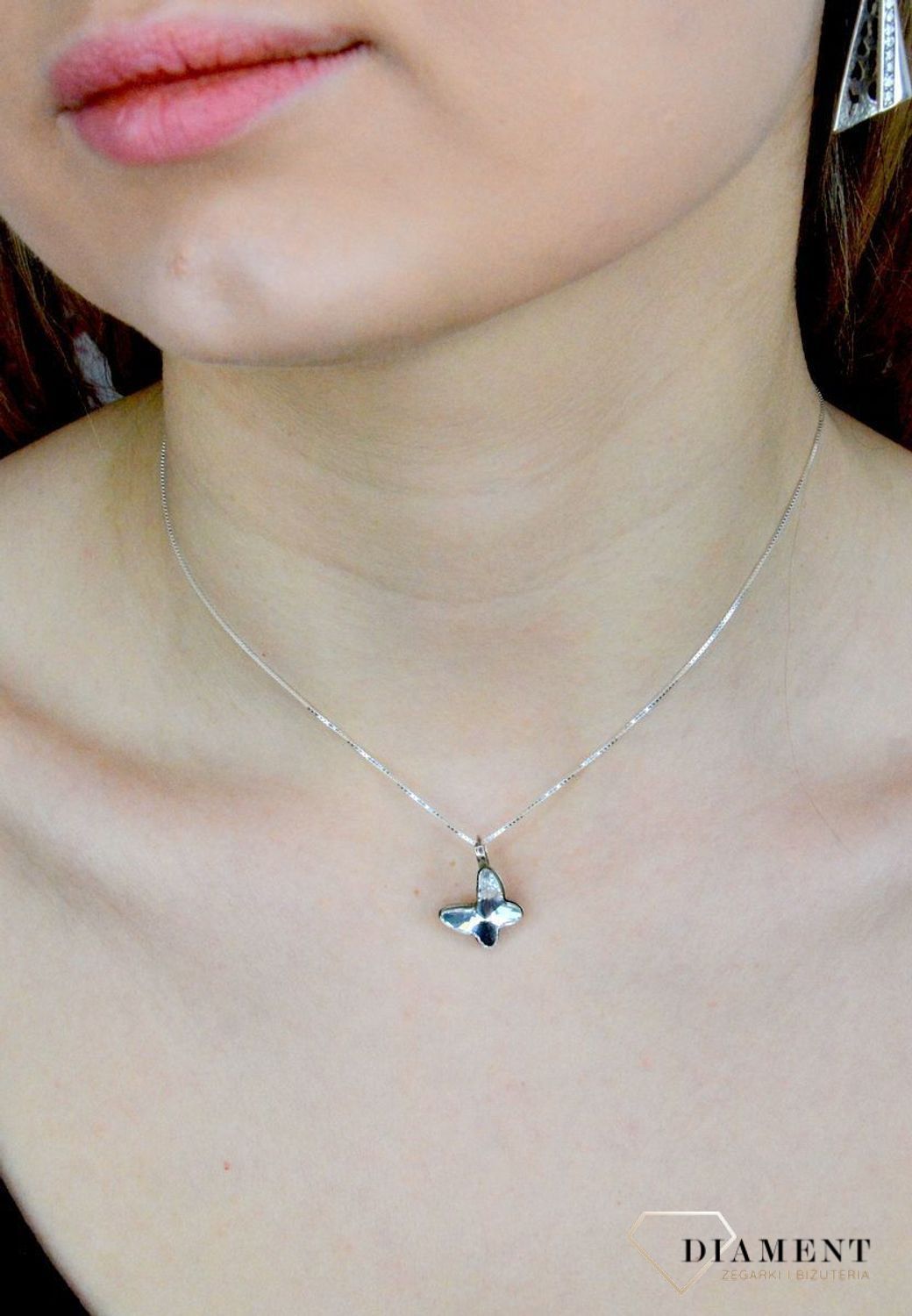 Srebrna zawieszka w kształcie motyla wypełniona cyrkonią DIA-ZAW-8702-925.jpg