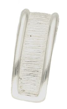 Srebrna zawieszka z ozdobnym grawerowaniem o podłużnym kształcie DIA-ZAW-8706-925.  Podłużna zawieszka z ozdobnym grawerowaniem stanowi piękną ozdobę dekoltu. Subtelna, a jednocześnie elegancka zawieszka sprawdzi się id.jpg