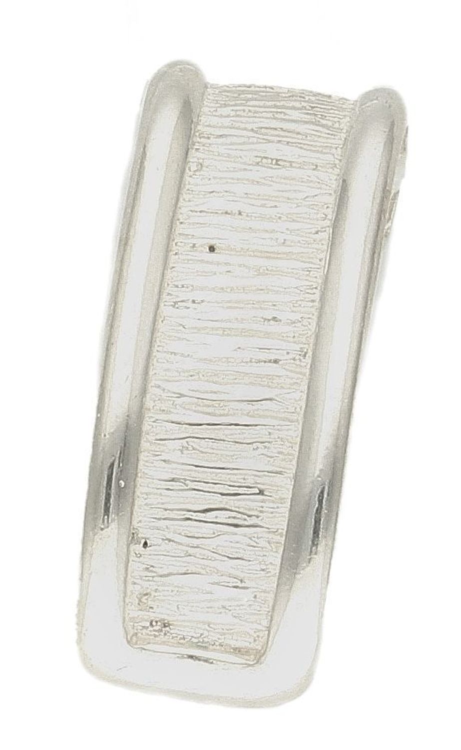 Srebrna zawieszka z ozdobnym grawerowaniem o podłużnym kształcie DIA-ZAW-8706-925.  Podłużna zawieszka z ozdobnym grawerowaniem stanowi piękną ozdobę dekoltu. Subtelna, a jednocześnie elegancka zawieszka sprawdzi się id.jpg