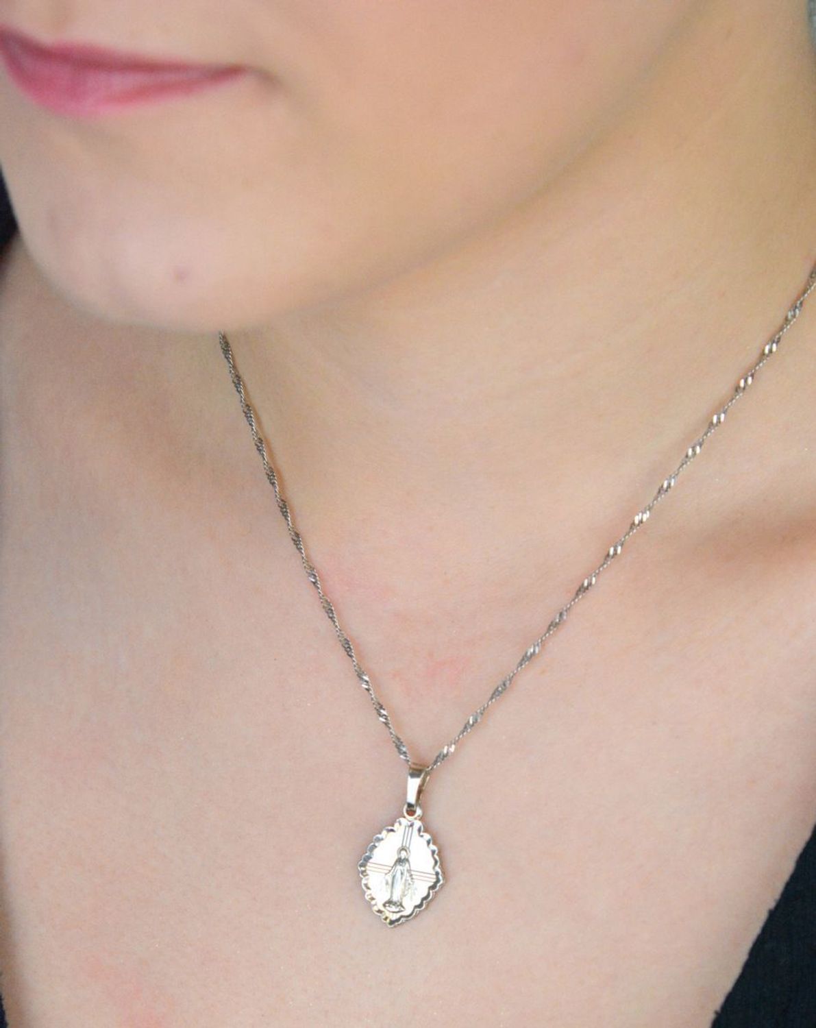 Srebrny „Cudowny Medalik” z wizerunkiem DIA-ZAW-8722-925 – Srebro 925  2,7 cm, 2,30 g (2).jpg