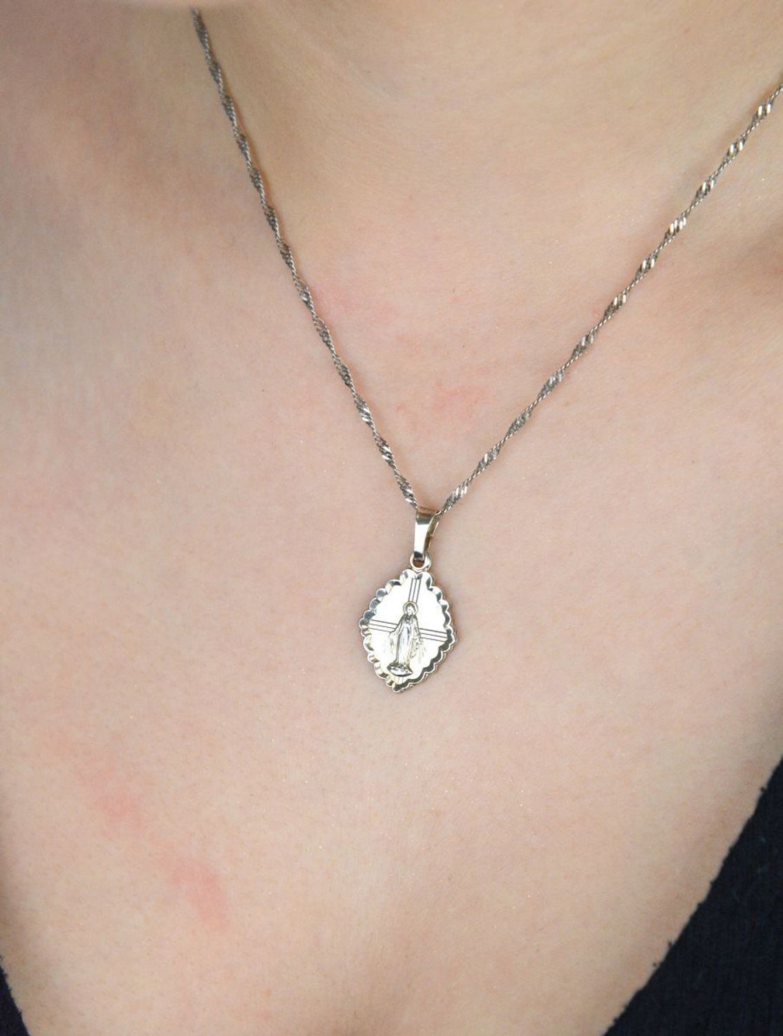 Srebrny „Cudowny Medalik” z wizerunkiem DIA-ZAW-8722-925 – Srebro 925  2,7 cm, 2,30 g (2).jpg