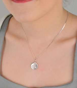 Medalik srebrny próba 925, I komunia Święta DIA-ZAW-8735-925 Elegancki srebrny medalik z motywem Pierwszej Komunii Świętej to wyjątkowa pamiątka jednego (4).JPG