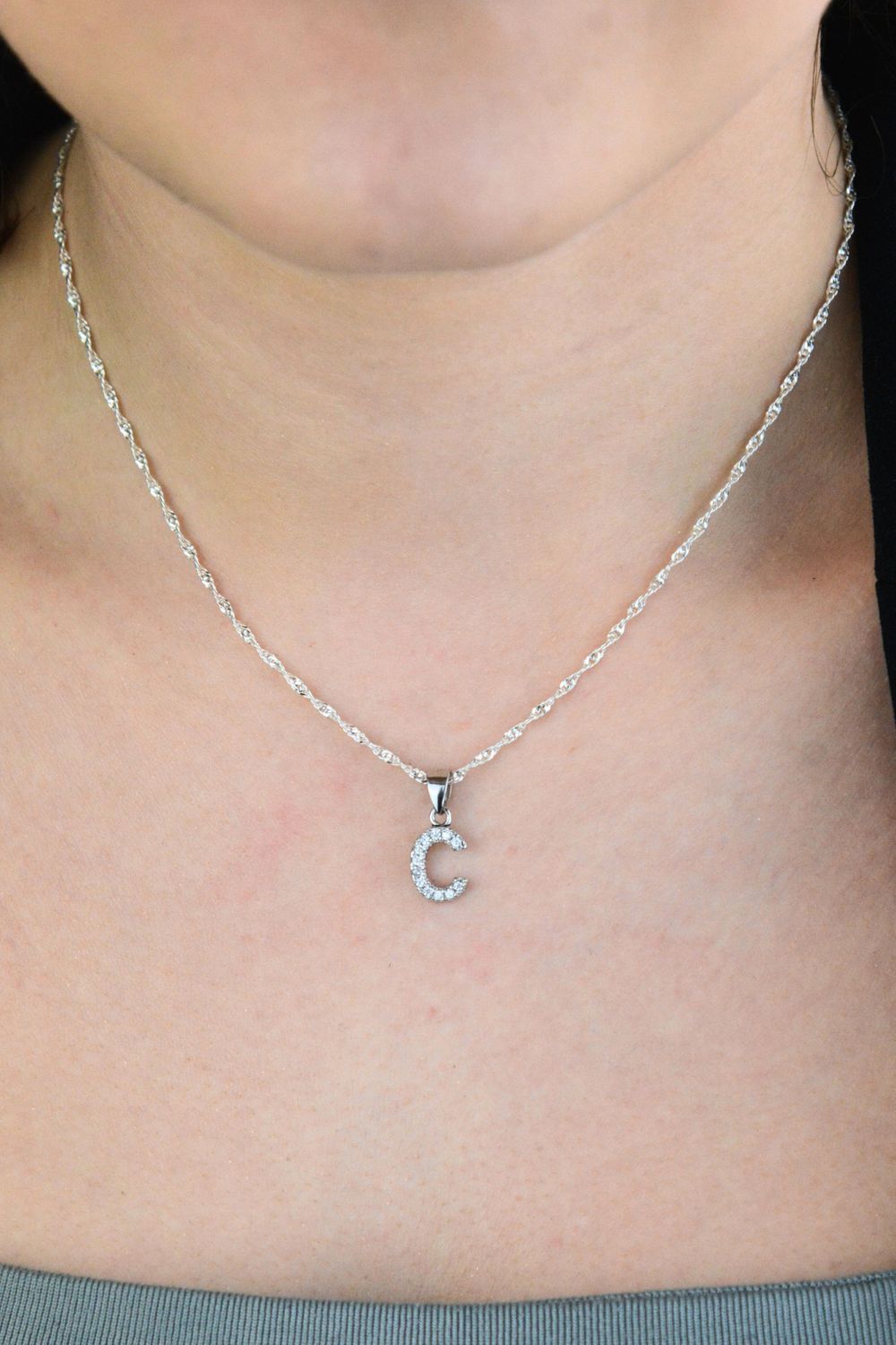 Zawieszka literka C srebro 925 z cyrkoniami 1,7 cm cyrkonie.jpg
