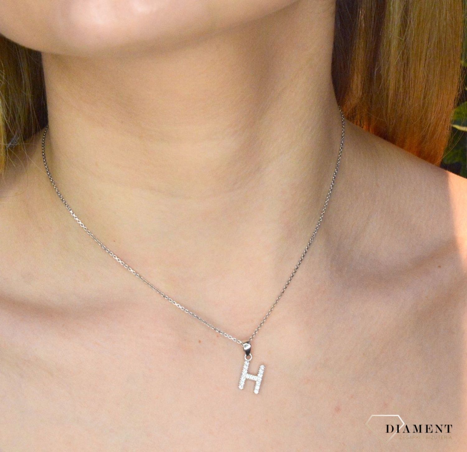 Srebrna zawieszka Literka H z cyrkonią DIA-ZAW-8747-H-925.  Zawieszki literki to ostatni krzyk mody, uwielbiany przez kobiety w każdym wieku. Srebrne zawieszki to niepowtarzalny sposób na wyrażenie siebie. Idealna na prezent..jpg