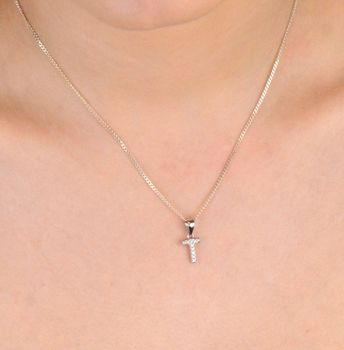 Zawieszka srebrna próba 925, LITERKA T w cyrkonie DIA-ZAW-8747-T-925 Delikatna i osobista – zawieszka z literką „T” ozdobioną lśniącymi cyrkoniami to elegancki sposób na wyrażenie siebie lub bliskie (3).JPG