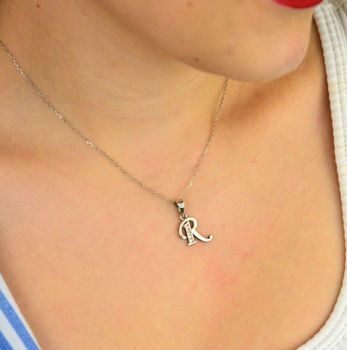 Zawieszka srebrna 925 DIA-ZAW-8748-R-925 – literka R zdobiona cyrkoniami. Wymiary 2,4x1,3 cm, waga 1,10 g. Delikatna i elegancka biżuteria personalizowana (1).JPG