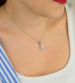 Zawieszka srebrna 925 DIA-ZAW-8748-R-925 – literka R zdobiona cyrkoniami. Wymiary 2,4x1,3 cm, waga 1,10 g. Delikatna i elegancka biżuteria personalizowana (4).JPG