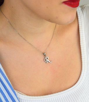 Zawieszka srebrna 925 DIA-ZAW-8748-R-925 – literka R zdobiona cyrkoniami. Wymiary 2,4x1,3 cm, waga 1,10 g. Delikatna i elegancka biżuteria personalizowana (5).JPG